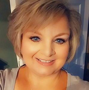 Meet your Posher, Leigh ann